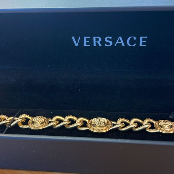 Versace bracelet gold tone with closure - Picture 3 of 11